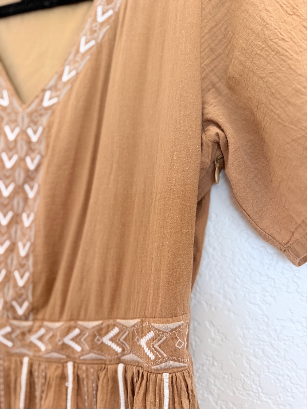 ROOLEE Embroidered Midi Dress Tan Camel Size M - Picture 4 of 6